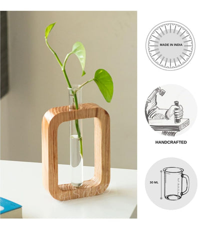 長方形の木製テーブルと花瓶・植物ホルダー