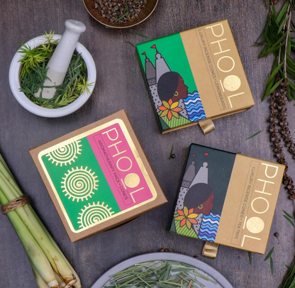 PHOOL 高級お香コーン アロマセラピーパック (80個入り) - オーガニックティーツリー＆レモングラスコーン + セラミックホルダー2個付き、硫黄不使用、炭不使用 | 100%オーガニック