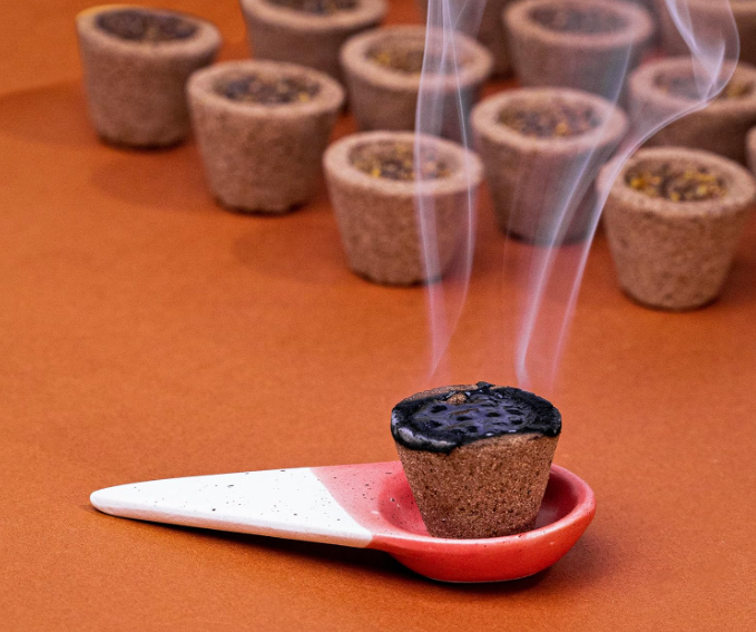 Phool サンダルウッド ハヴァンカップ | ハヴァン16個とドープカップホルダー1個 | オーガニックサンダルウッド