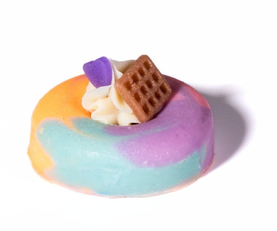 ホイップクリーム サンセットドーナツ | ディープクレンジング、角質除去、保湿。すべての肌タイプにお使いいただけます。健康で柔らかな肌のための、天然成分配合の手作りヴィーガン入浴剤 | 女性へのギフト